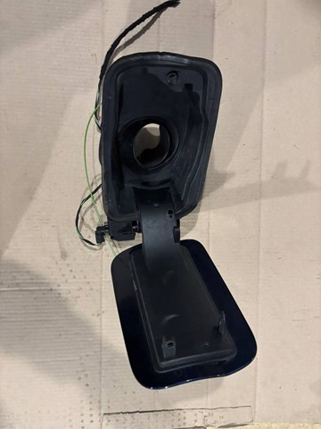 Заливная горловина бензобака 51177238086 BMW