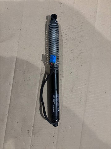 Амортизатор двери багажника 51247357110 BMW