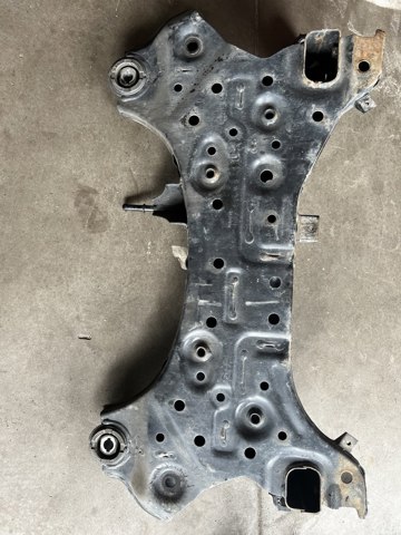 HYUNDAI 62405F3050 Балка крепления двигателя в наличии Каменское