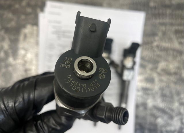 Топливные форсунки 0445110021 BOSCH