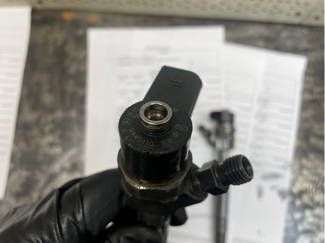 Клапанная форсунка 0445110106 BOSCH