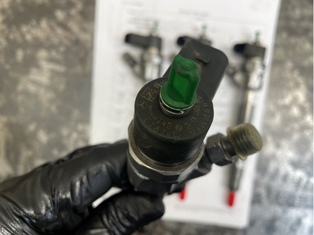 Форсунка дизельная в сборе 0445110140 BOSCH