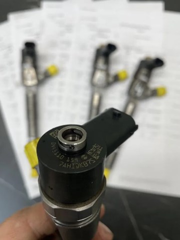 Форсунка впрыска топлива 0445110159 BOSCH
