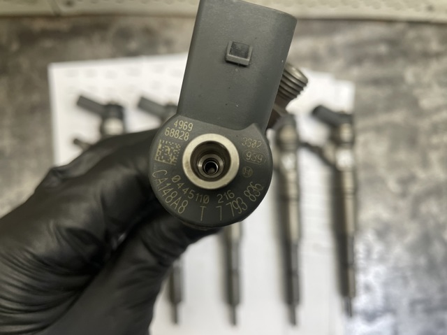 Форсунка впрыска топлива 0445110216 BOSCH