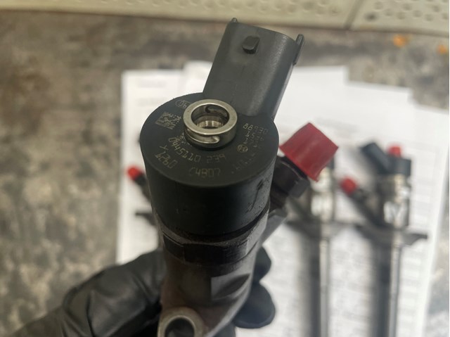 Форсунка впрыска топлива 0445110239 BOSCH