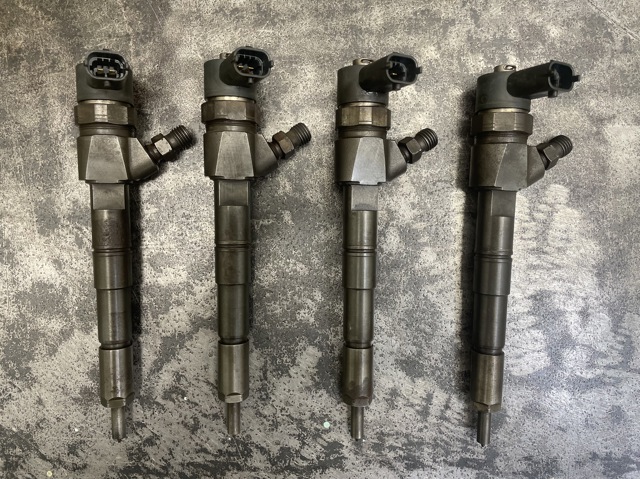 Форсунка впрыска топлива 0445110299 BOSCH