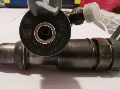 Клапанная форсунка 0445110520 BOSCH
