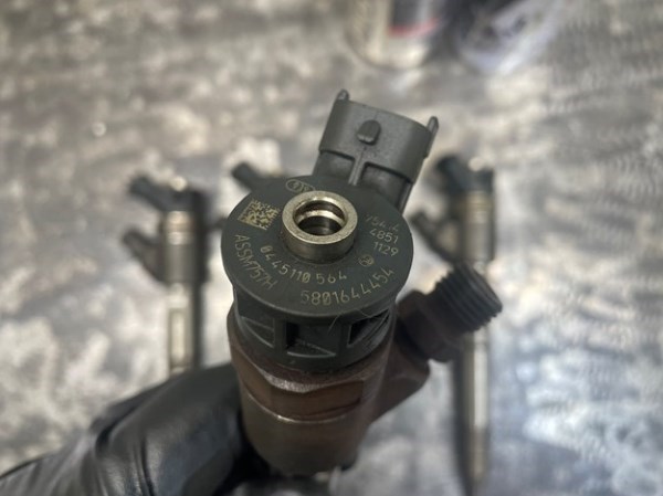 Топливные форсунки 0445110564 IVECO