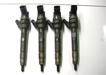 Форсунка впрыска топлива 0445110601 BOSCH