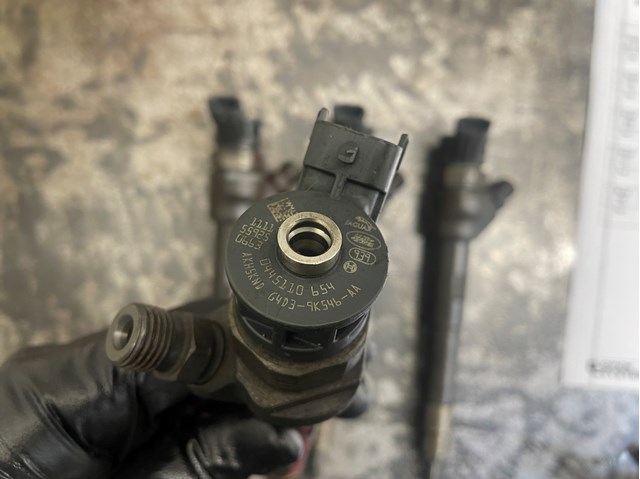 Форсунка дизельная в сборе 0445110654 BOSCH