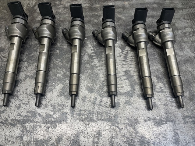 Форсунка дизельная в сборе 0445110819 BOSCH