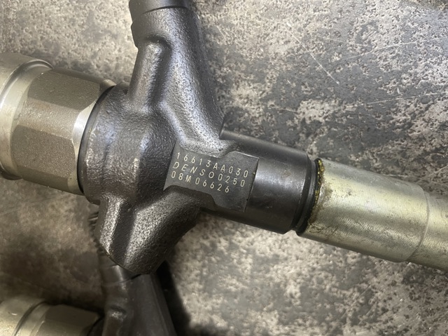 Форсунка впрыска топлива 16613AA030 DENSO