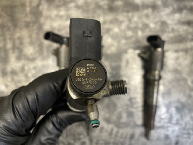 2215551 FORD Форсунка впрыска топлива купить в Киев