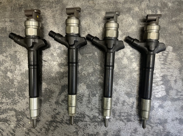 Форсунка дизельная в сборе 236700R030 TOYOTA