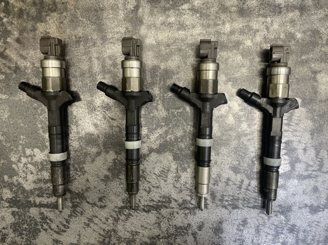 Форсунка дизельная в сборе 2367030020 TOYOTA