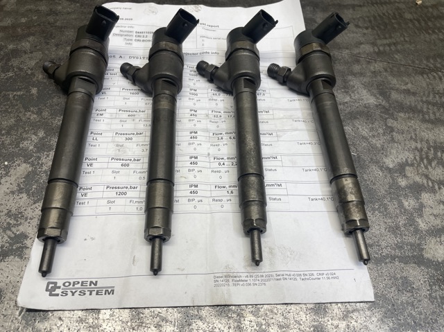 VOLVO 30777526 Форсунка впрыска топлива в наличии Киев