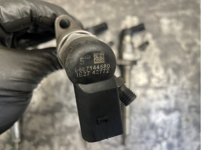 9657144580 PEUGEOT Топливные форсунки купить в Ровно