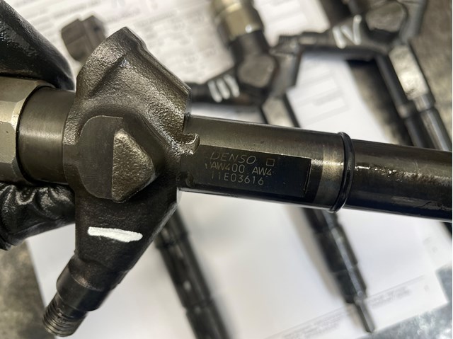 Форсунка инжектора AW400AW4 NISSAN