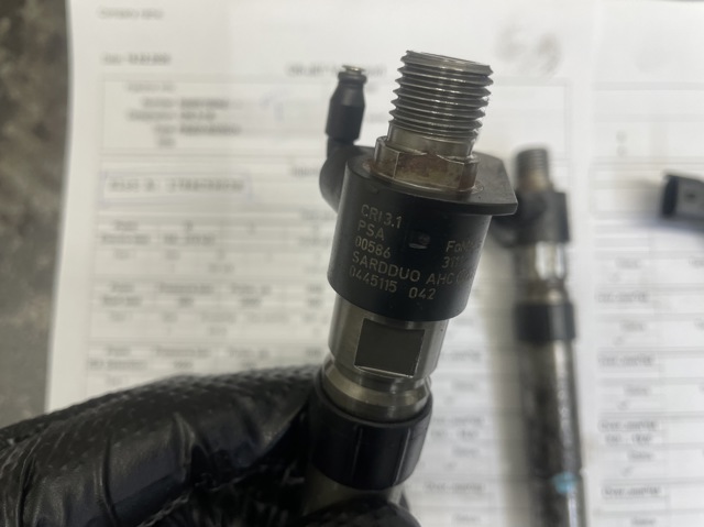 Топливные форсунки LR001325 LAND ROVER