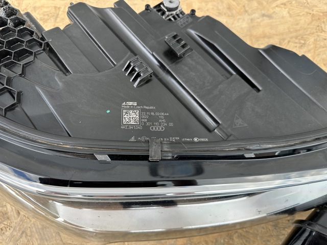 4KE941040 VAG Фара правая купить в Ужгород