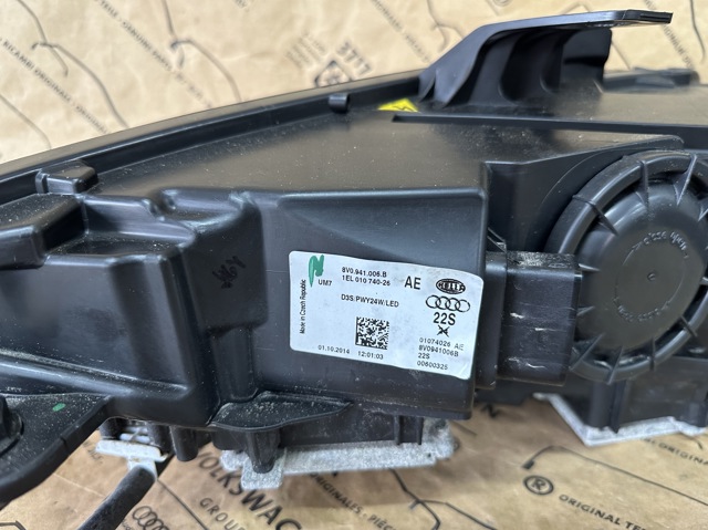 8V0941006B VAG Правая фара купить в Ужгород
