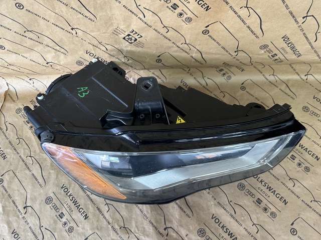 8V0941006B VAG Правая фара купить в Одесса