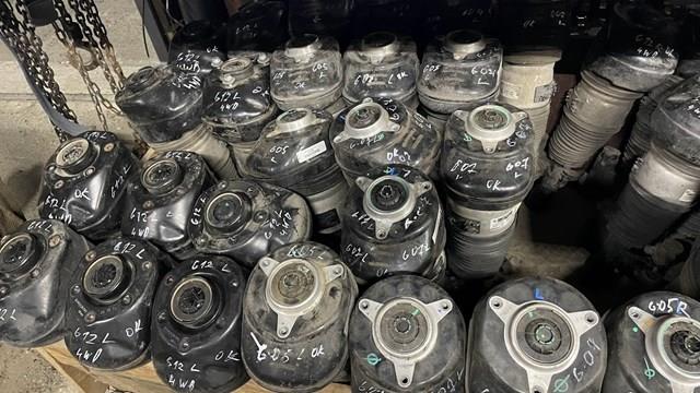 Стойка передняя правая 37106869032 BMW