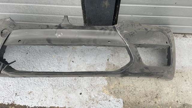 Бампер передний в сборе 51118073720 BMW