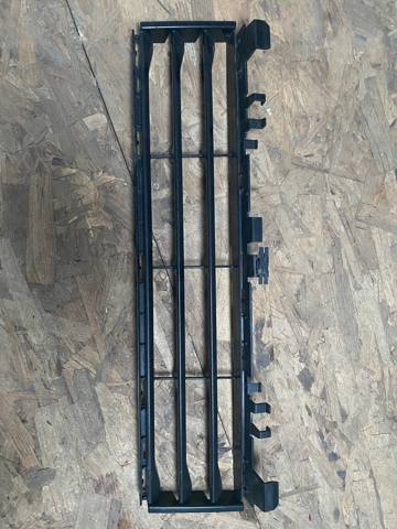 BMW 51117385267 Решетка бампера переднего центральная в наличии Украина