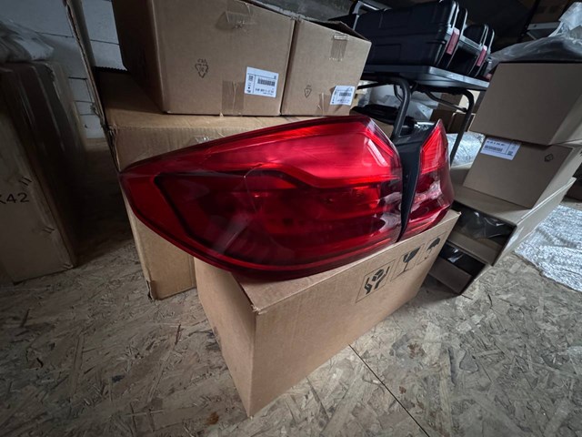 Задний левый внешний фонарь 63217376463 BMW