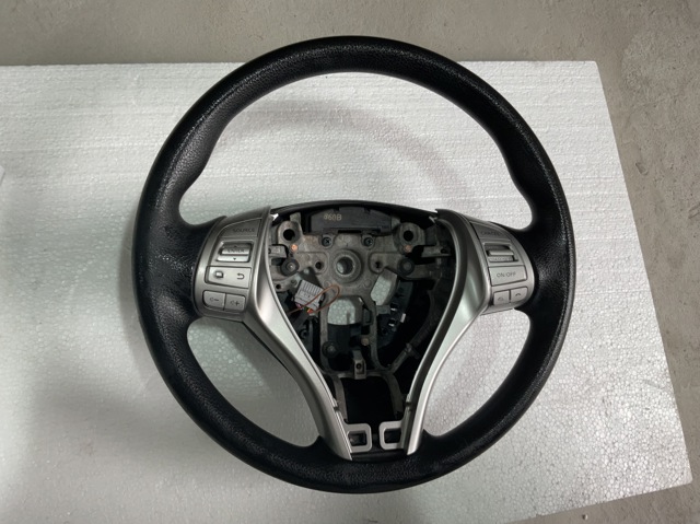 NISSAN 484303TA1A Руль в наличии Ирпень