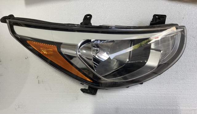 HYUNDAI 921021R710 Правая фара в наличии Черновцы