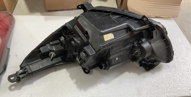 921021R710 HYUNDAI Правая фара купить в Чернигов
