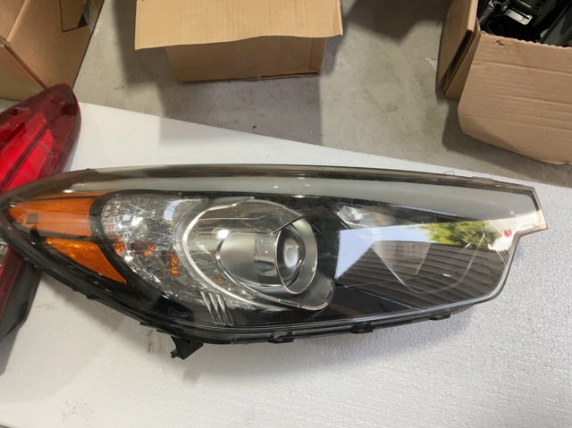 92102A7200 HYUNDAI Фара правая купить в Киев