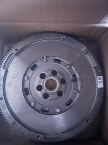 03L105266CR VAG Маховик купить в Черновцы