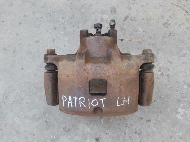 Patriot суппорт тормозной передний левый 5191239AA