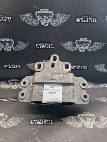 Подушка (опора) двигателя, левая Volkswagen Passat B6