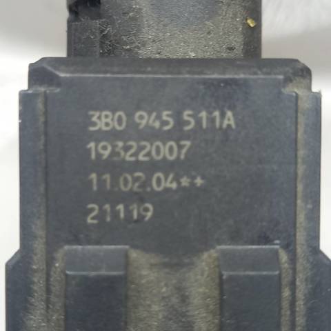 3b0945511a датчик включення стопсигналу skoda octavia (a5) 2004-2013 3b0945511a