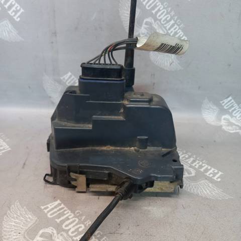 Замок задней правой двери  825028873R RENAULT