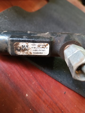 175215346R RENAULT Распределитель топлива (рампа) купить в Хмельницкий
