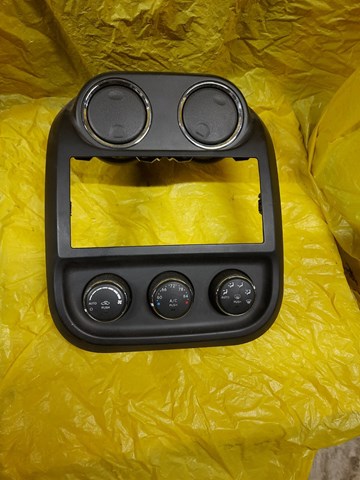 1PL231DVAB CHRYSLER Накладка на торпедо купить в Тернополь