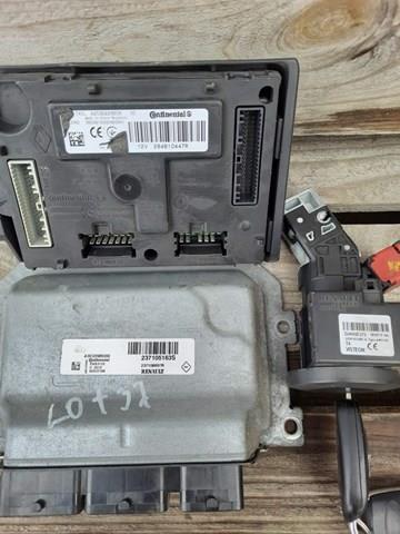 RENAULT 284B10447R Блок предохранителей в наличии Ирпень