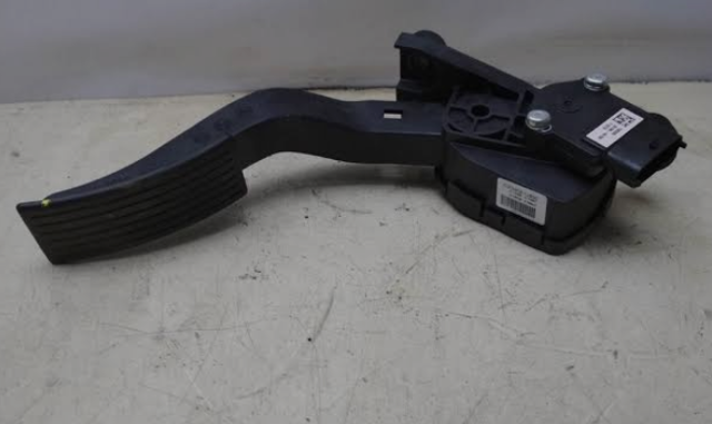 Педали газа 327001J600 HYUNDAI