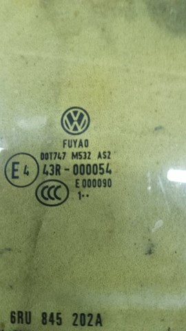 Стекло пассажирской двери 6RU845202A VAG