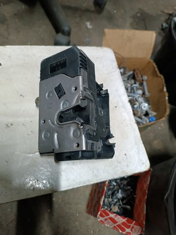 GM 8200008260 Замок водительской двери в наличии Ужгород