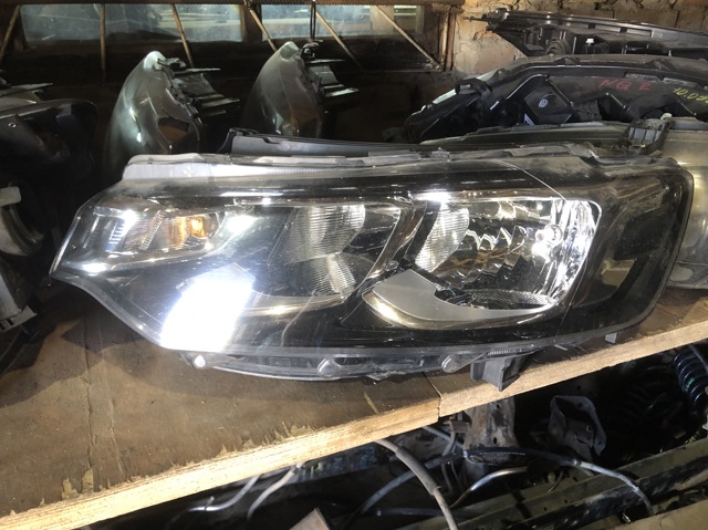 Блок фара левая 9817298480 PEUGEOT