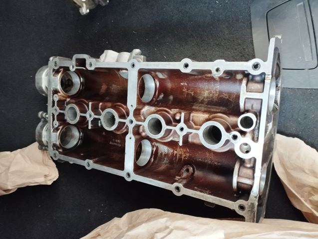 Крышка клапанная 03C103475AK VAG
