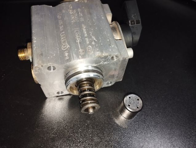 Насос топливный высокого давления (ТНВД) 03C127025L VAG