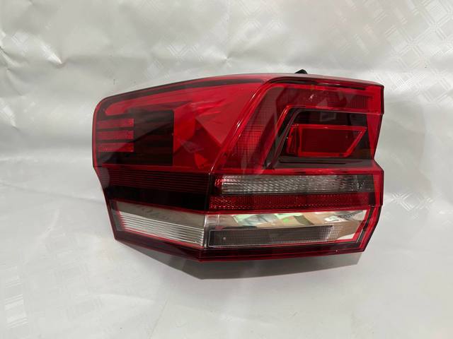 Задний левый внешний фонарь 3CN945095B VAG