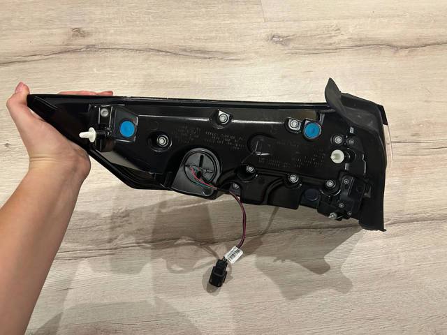 KT4Z13404D FORD Фонарь задний правый внешний купить в Киев